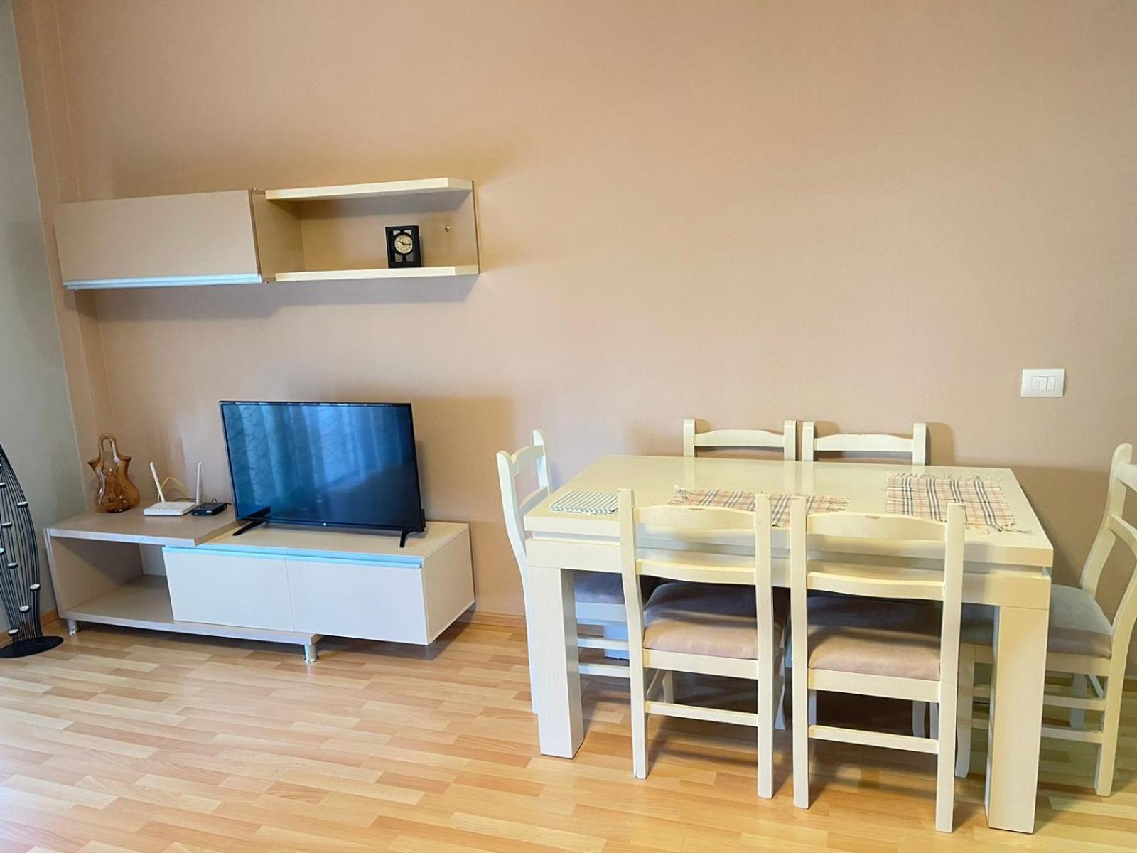 Appartement Xhemi's *